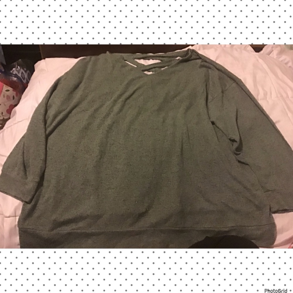 🌟🌟🌟Cupid women’s 3X olive plus size cross back sweater